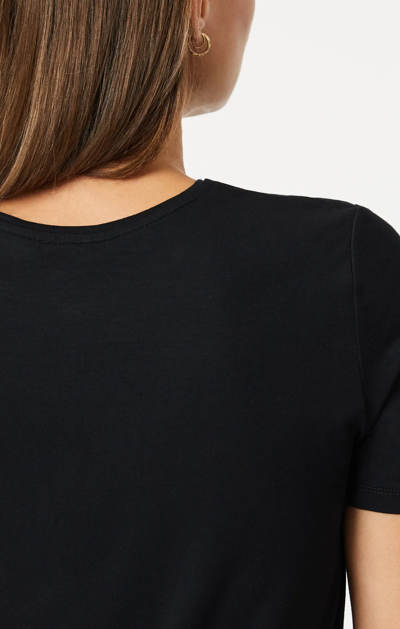 LUXE CREW NECK T-SHIRT IN BLACK