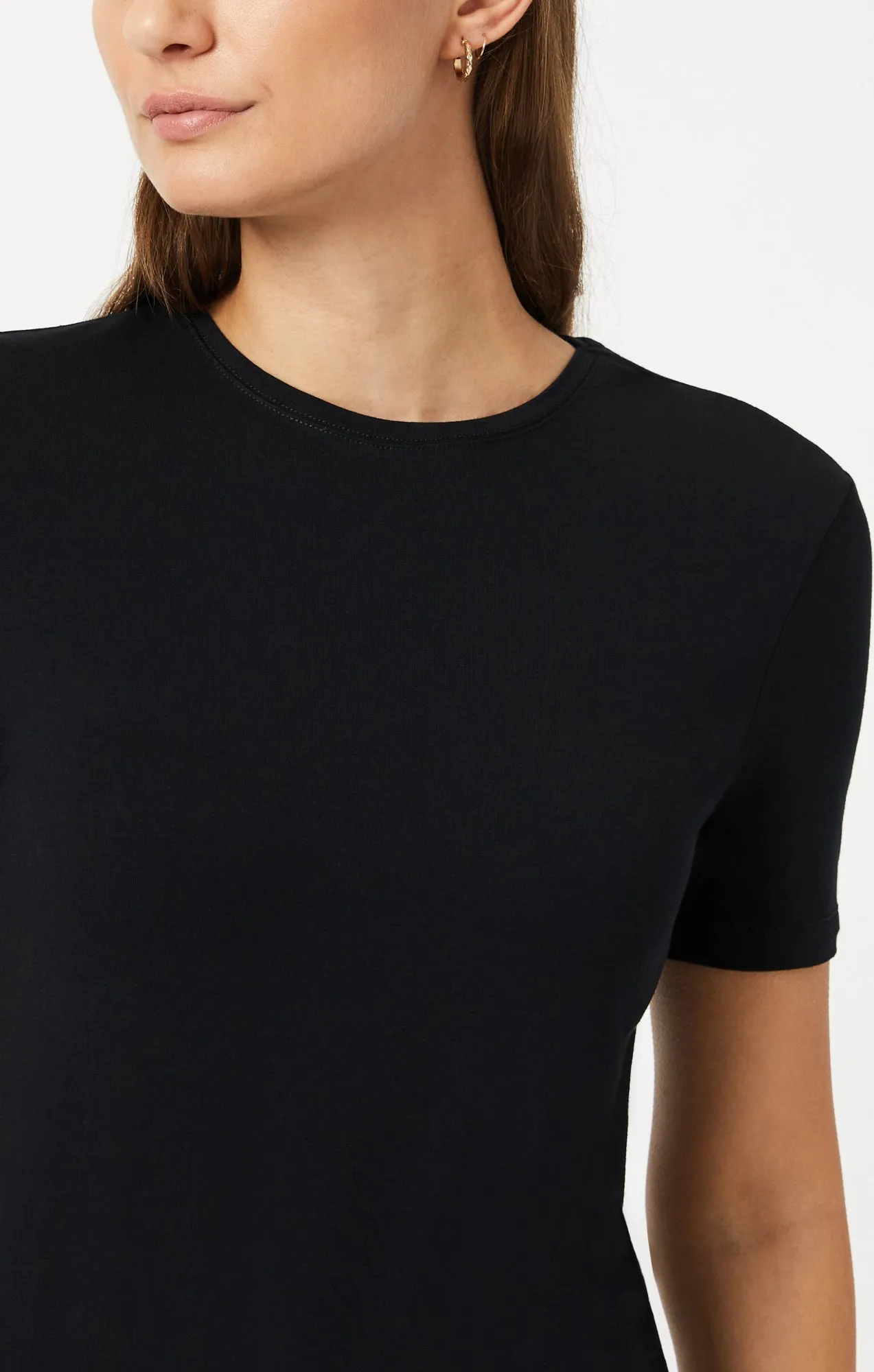 LUXE CREW NECK T-SHIRT IN BLACK