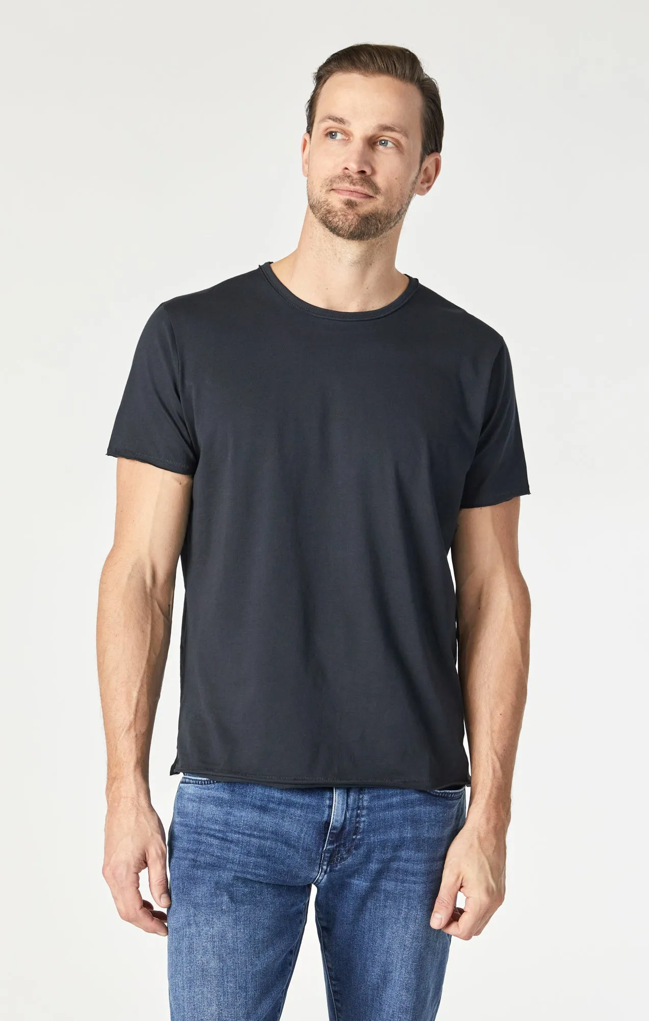 RAW EDGE NECK T-SHIRT IN BLACK